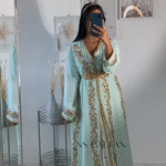 Caftan Marocain Doré – Élégance & Tradition