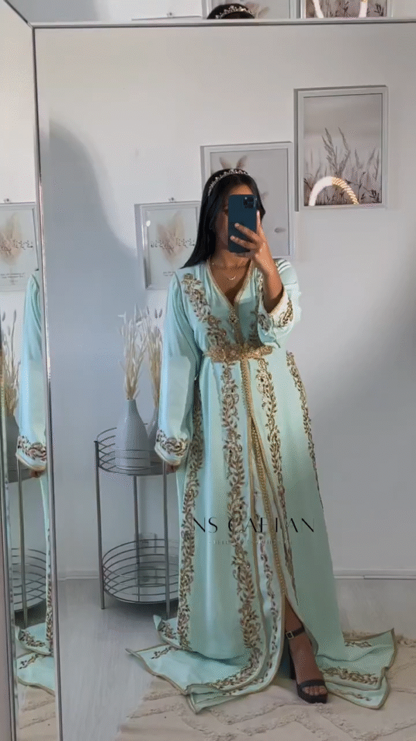 Caftan Marocain Doré – Élégance & Tradition